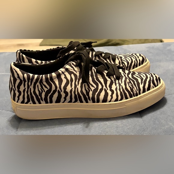 Katy Perry Collections Shoes - Women’s Size 8.5M Katy Perry “The Sprinkle” Zebra Print Sneakers